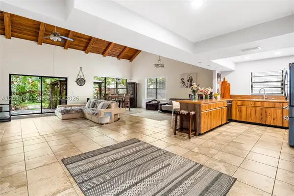 3340 Oak Dr, Hollywood, FL 33021