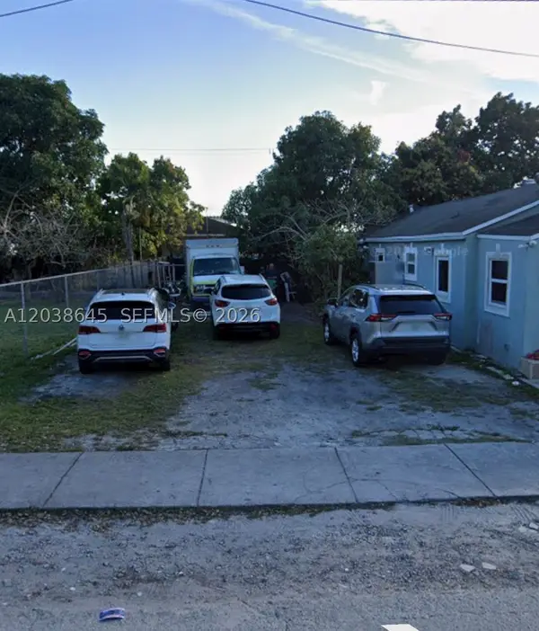 2934 NW 44th St, Miami, FL 33142