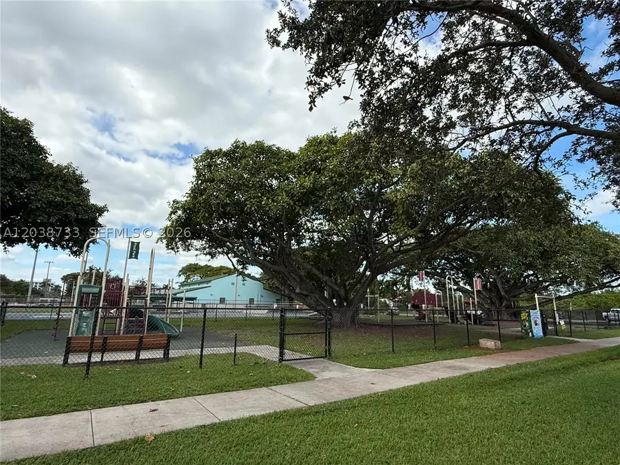 610 NE 2nd St #305, Dania Beach, FL 33004 - #3