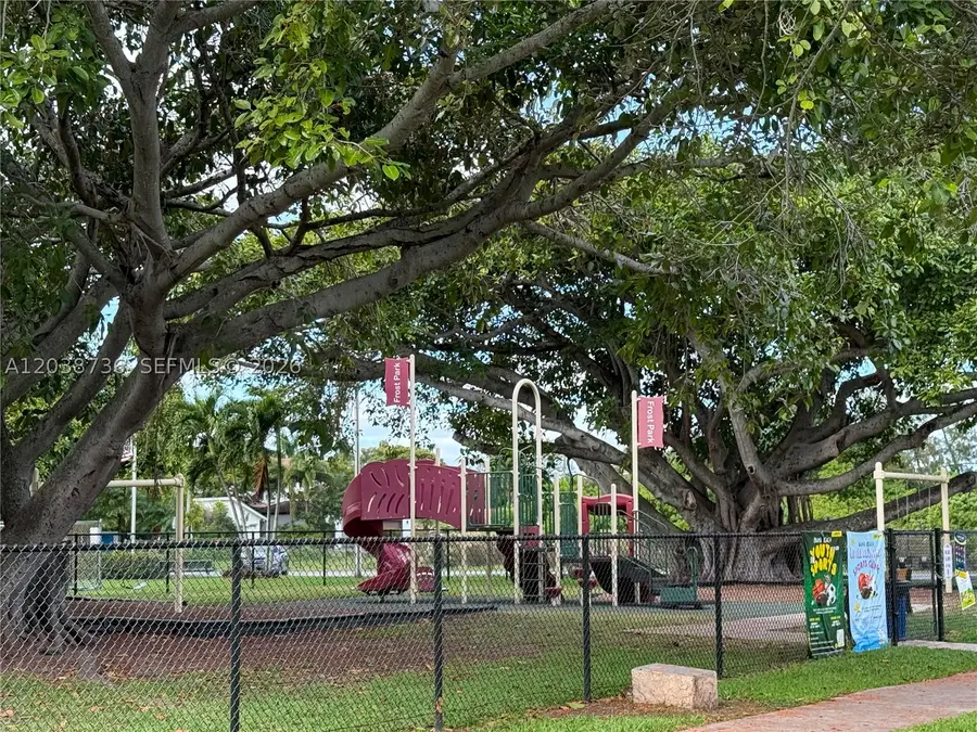 610 NE 2nd St #205, Dania Beach, FL 33004 - #2