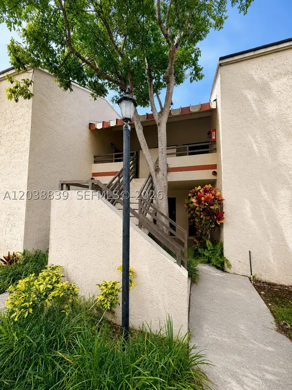 20005 NE 3rd Ct #8, Miami, FL 33179