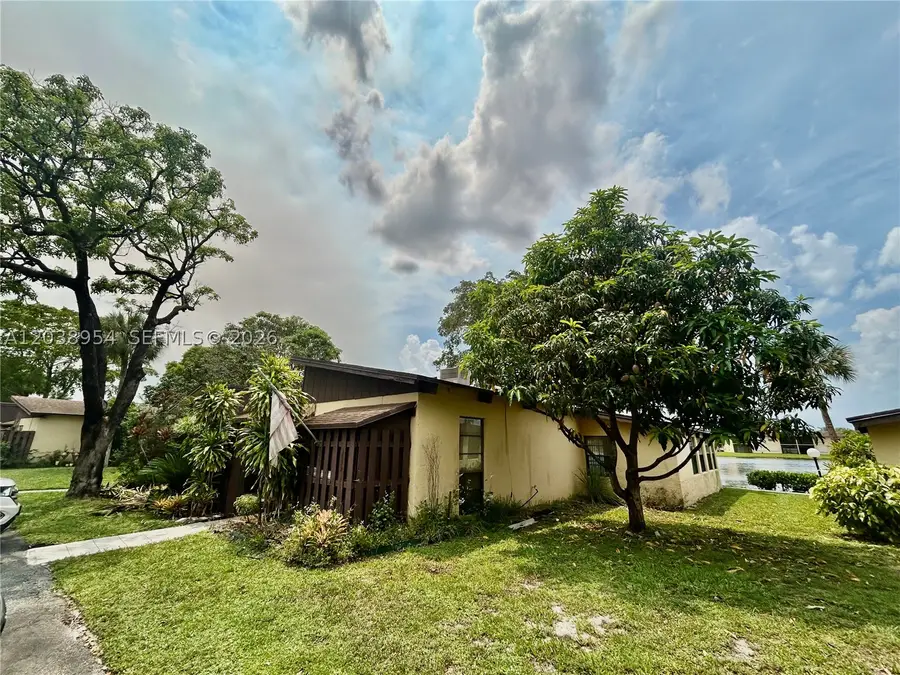416 Briarwood Cir #2-24, Hollywood, FL 33024 - #3