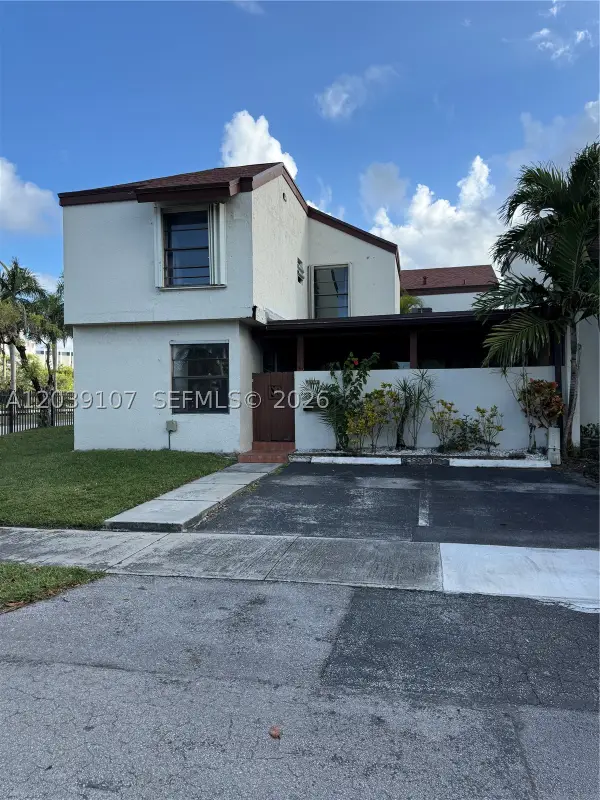 9700 NW 6th Ln #9700, Miami, FL 33172
