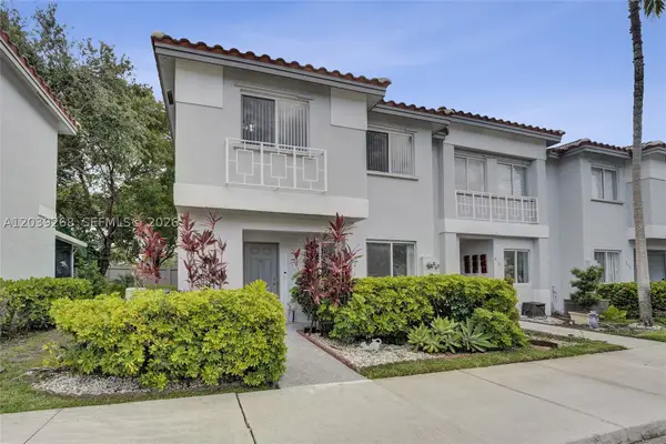 806 NW 208th Way, Pembroke Pines, FL 33029
