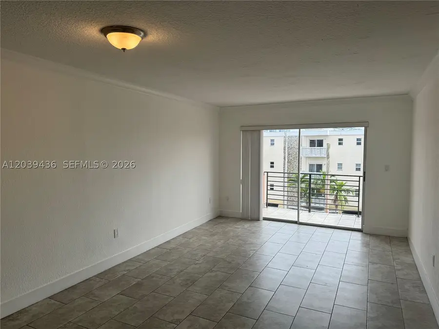 365 NE 125th St #402, North Miami, FL 33161 - #3
