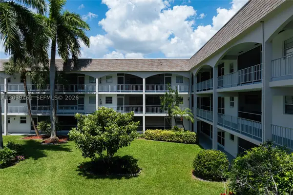 541 Blue Heron Dr #308, Hallandale Beach, FL 33009