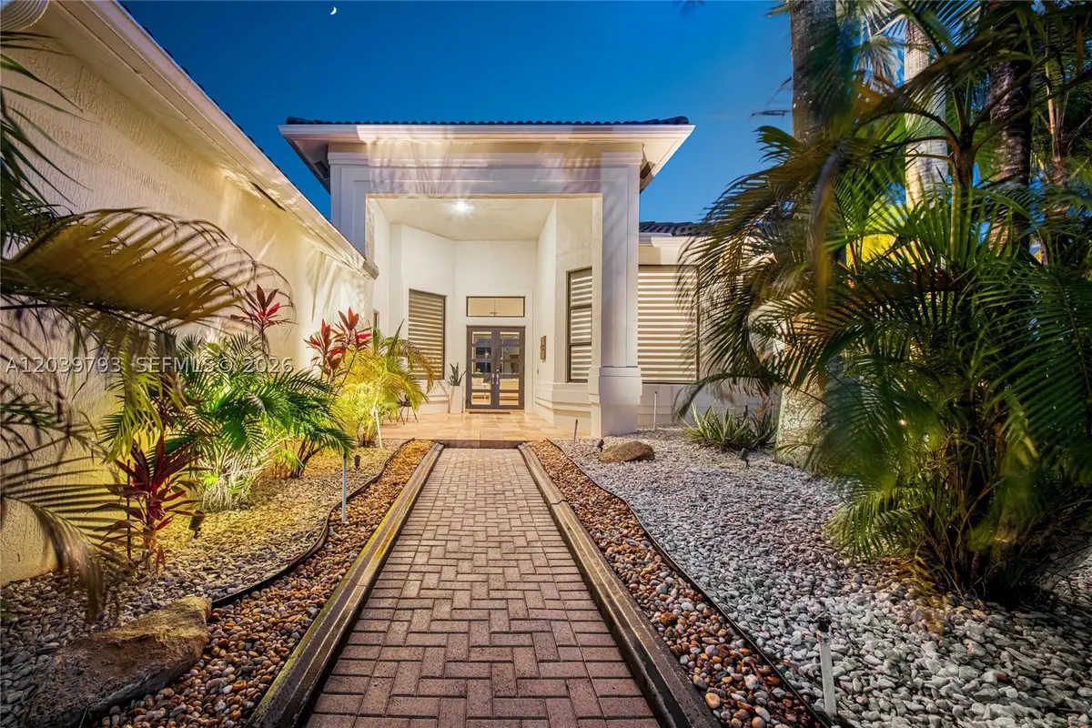935 Gulfstream Ct, Weston, FL 33327 - #1