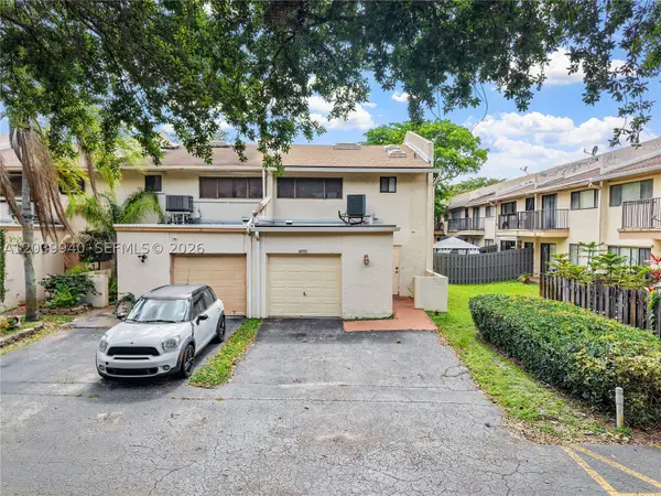 4293 N 76th Ave, Davie, FL 33024