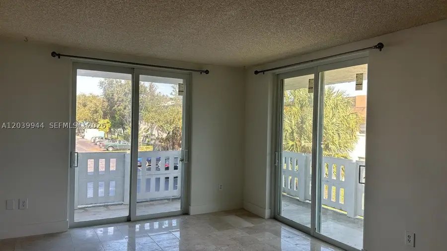 919 Hillcrest Dr #201, Hollywood, FL 33021 - #2