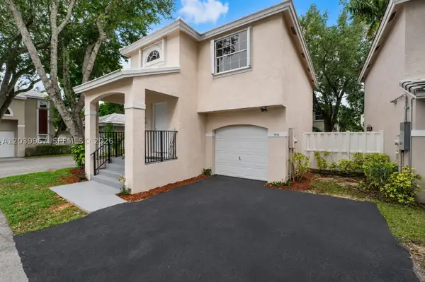 9836 NW 2nd Ct, Plantation, FL 33324