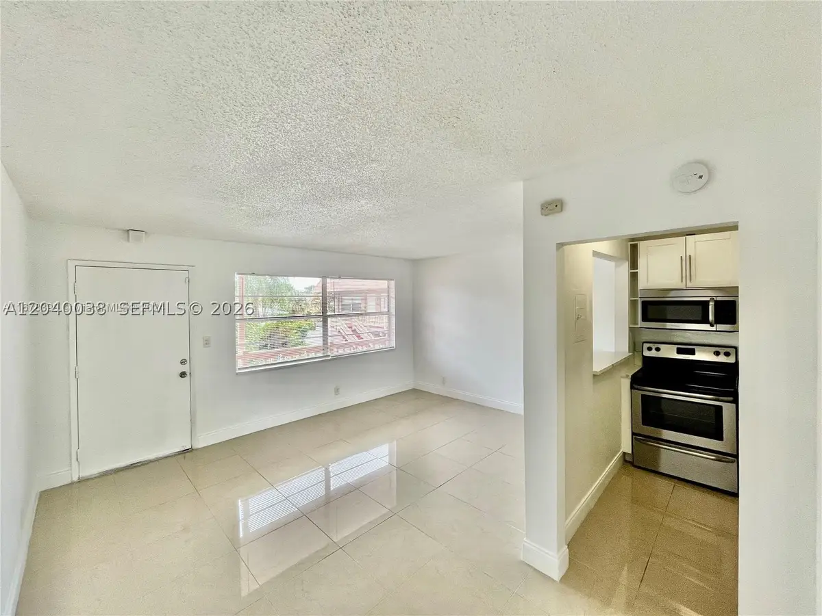 241 SE 9th Ave #207, Pompano Beach, FL 33060 - #1