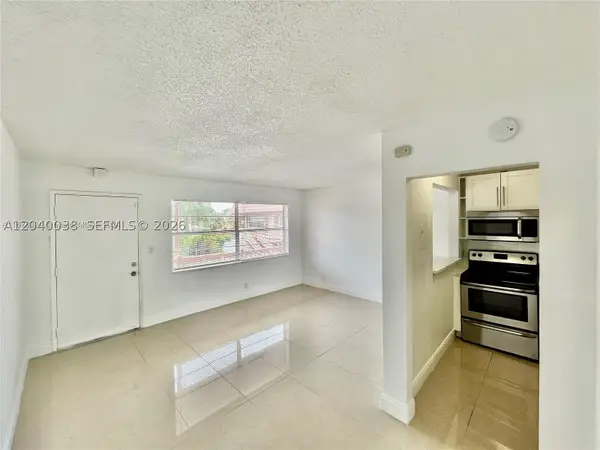 241 SE 9th Ave #207, Pompano Beach, FL 33060