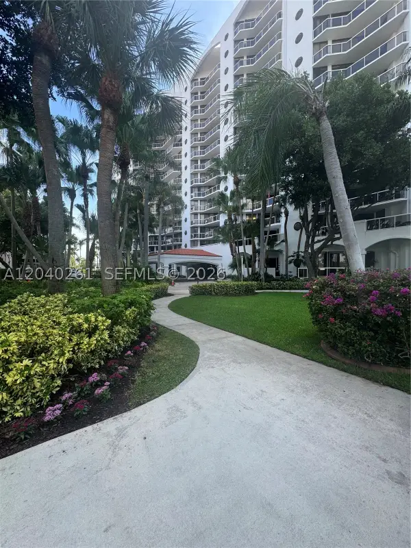 3610 Yacht Club Dr #215, Aventura, FL 33180