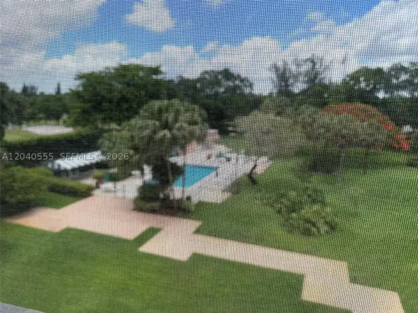 900 Saint Charles Pl #407, Pembroke Pines, FL 33026