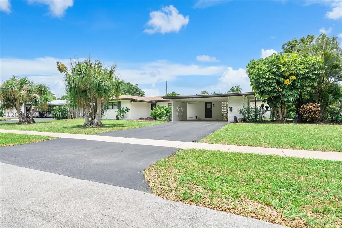 885 Azalea Ct, Plantation, FL 33317 - #1