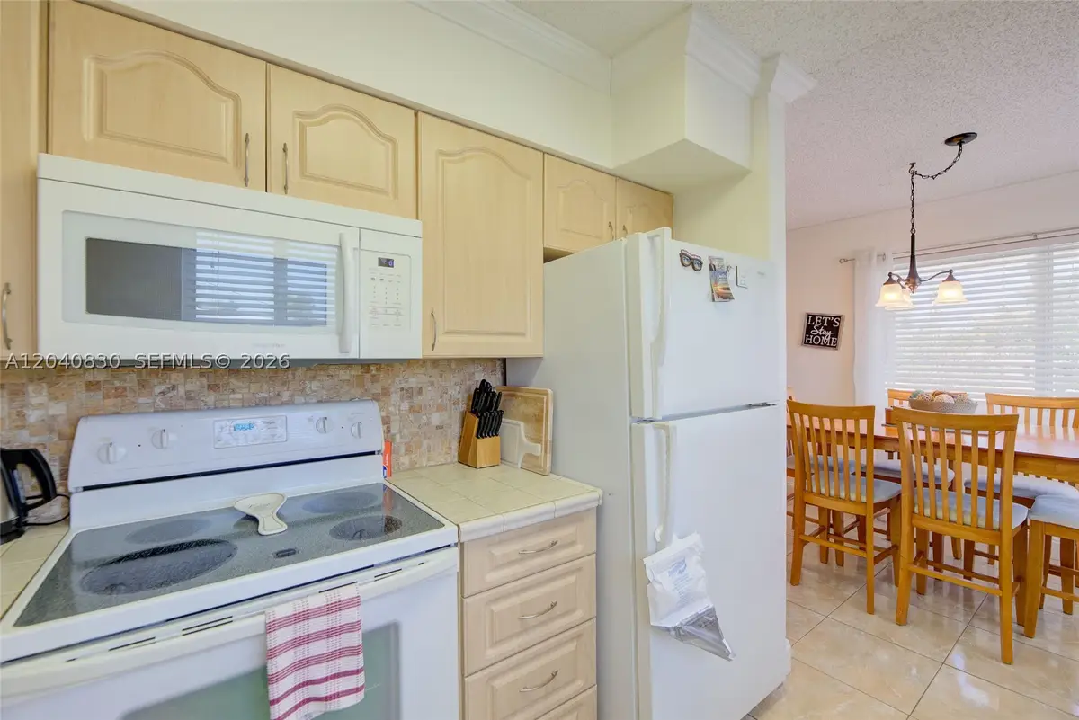 920 SW 10th Ter #12R, Hallandale Beach, FL 33009 - #1