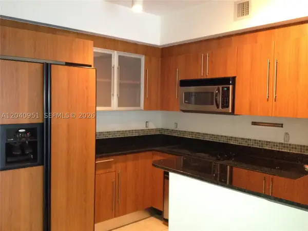 325 S Biscayne Blvd #1414, Miami, FL 33131