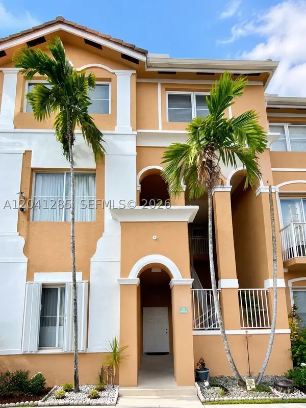 7250 NW 177th St #200-16, Hialeah, FL 33015