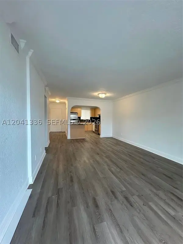 980 NE 170th St #214, North Miami Beach, FL 33162