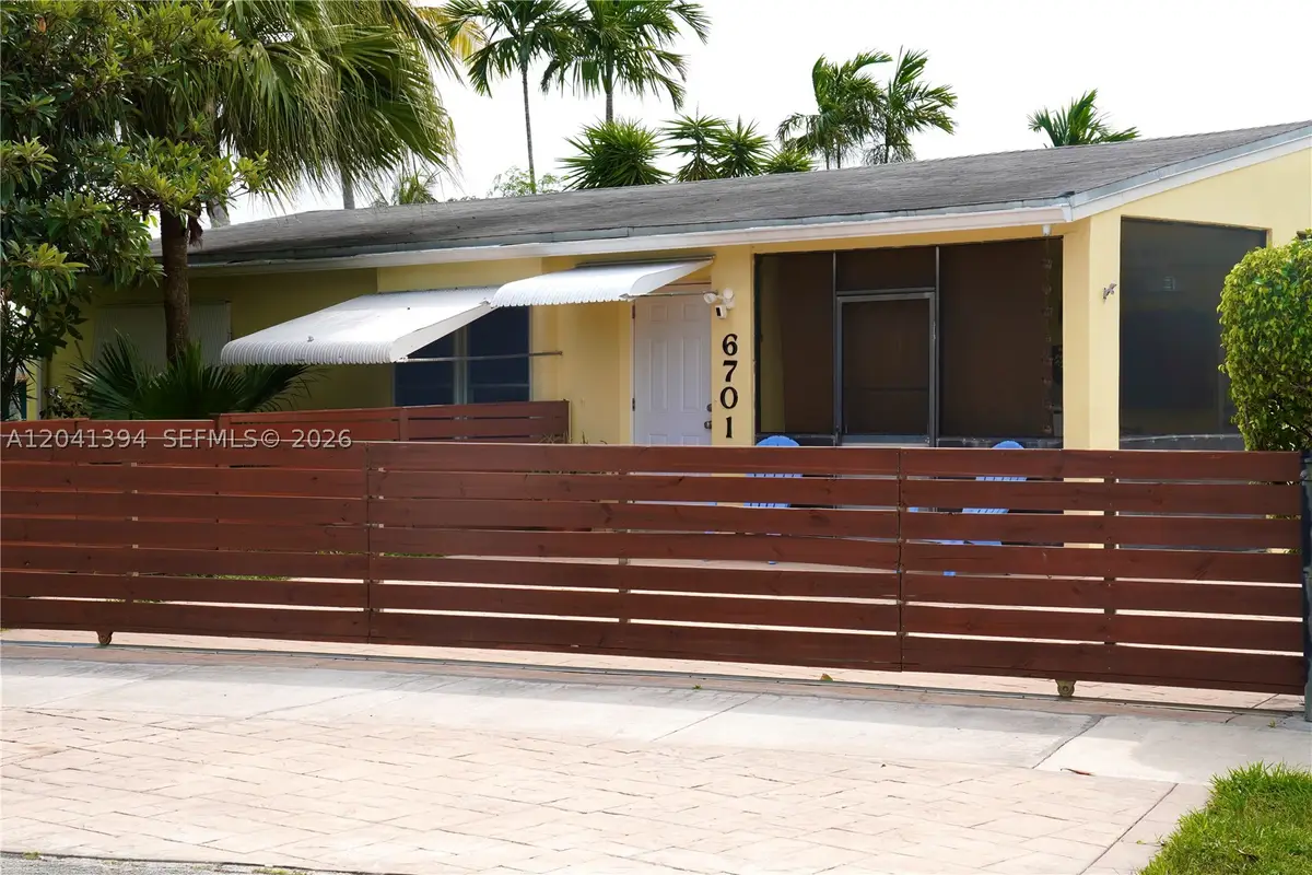 6701 Harding St, Hollywood, FL 33024 - #1