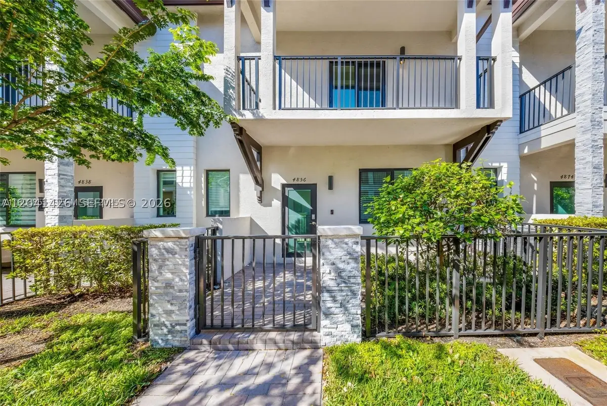 4856 NW 83rd Pkwy, Doral, FL 33166 - #1