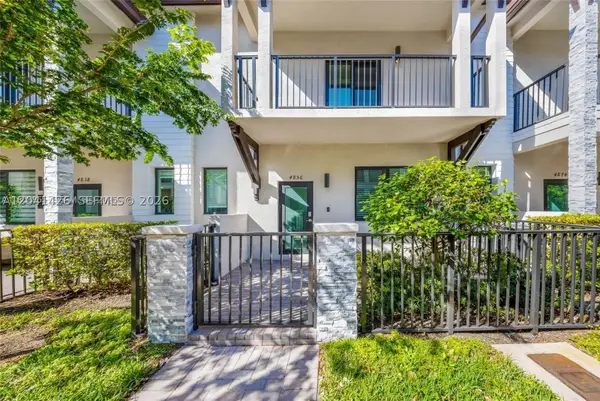 4856 NW 83rd Pkwy, Doral, FL 33166