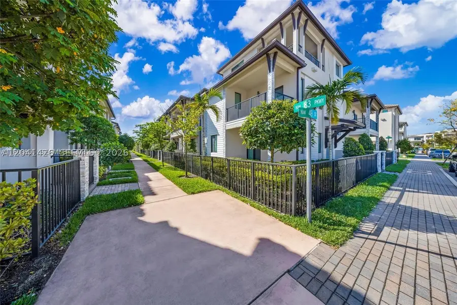 4856 NW 83rd Pkwy, Doral, FL 33166 - #3