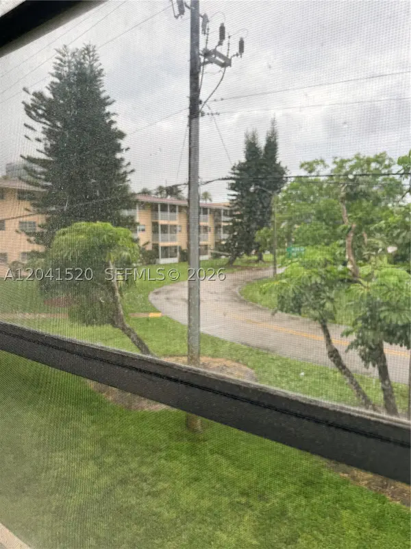 201 Terrace NE 2790 #H215, Aventura, FL 33180