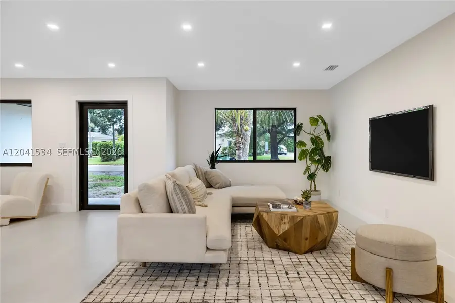 5718 NE 15th Ave, Fort Lauderdale, FL 33334 - #2