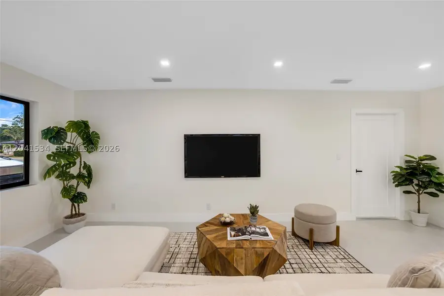 5718 NE 15th Ave, Fort Lauderdale, FL 33334 - #3