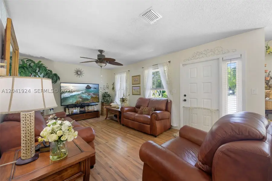 906 SW 8th Ave, Hallandale Beach, FL 33009 - #3