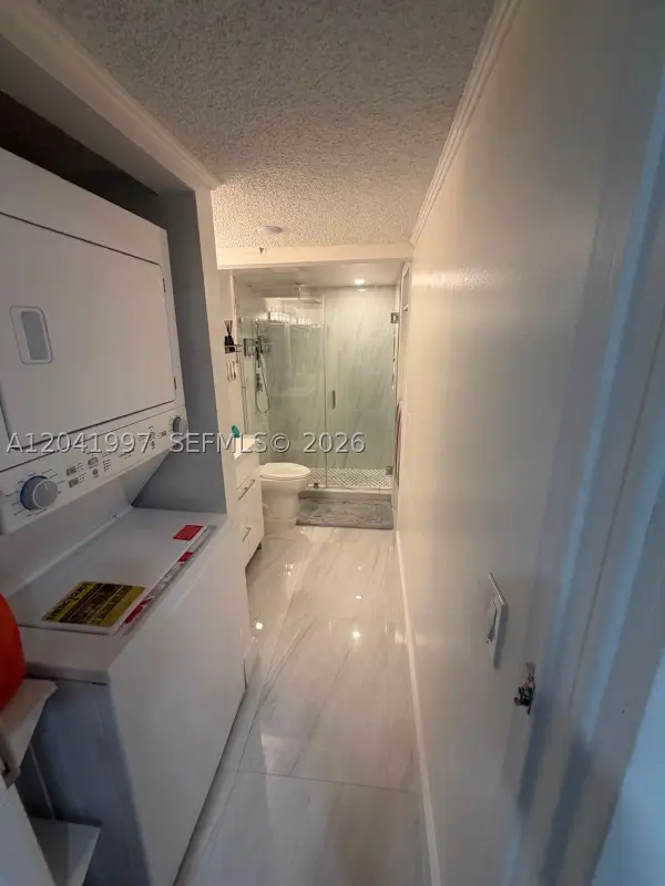 9520 SW 8th St #121, Miami, FL 33174