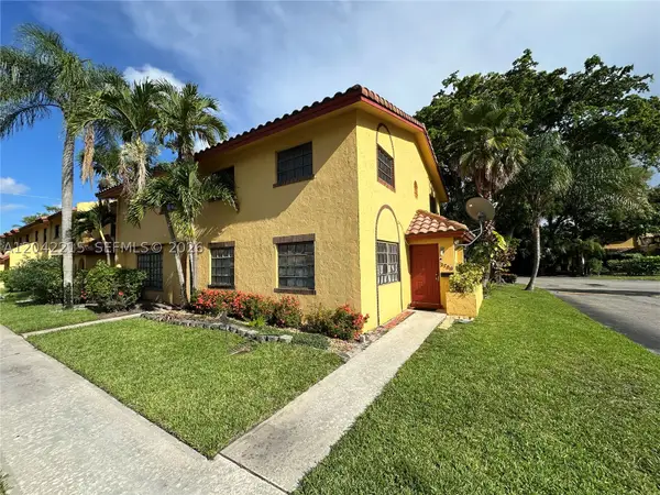2700 NW 47th Ter #1001, Lauderdale Lakes, FL 33313