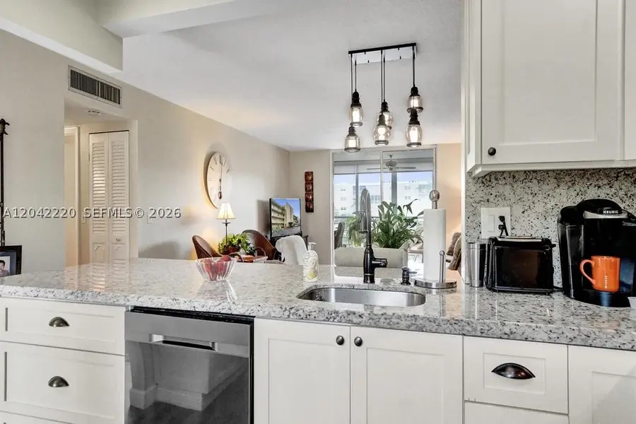 415 SE 11th Ter #207, Dania Beach, FL 33004 - #3