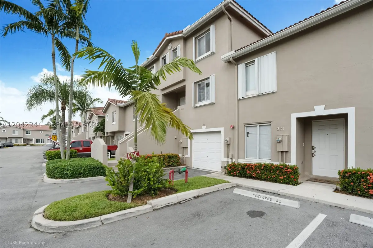 221 Riviera Cir, Weston, FL 33326 - #1