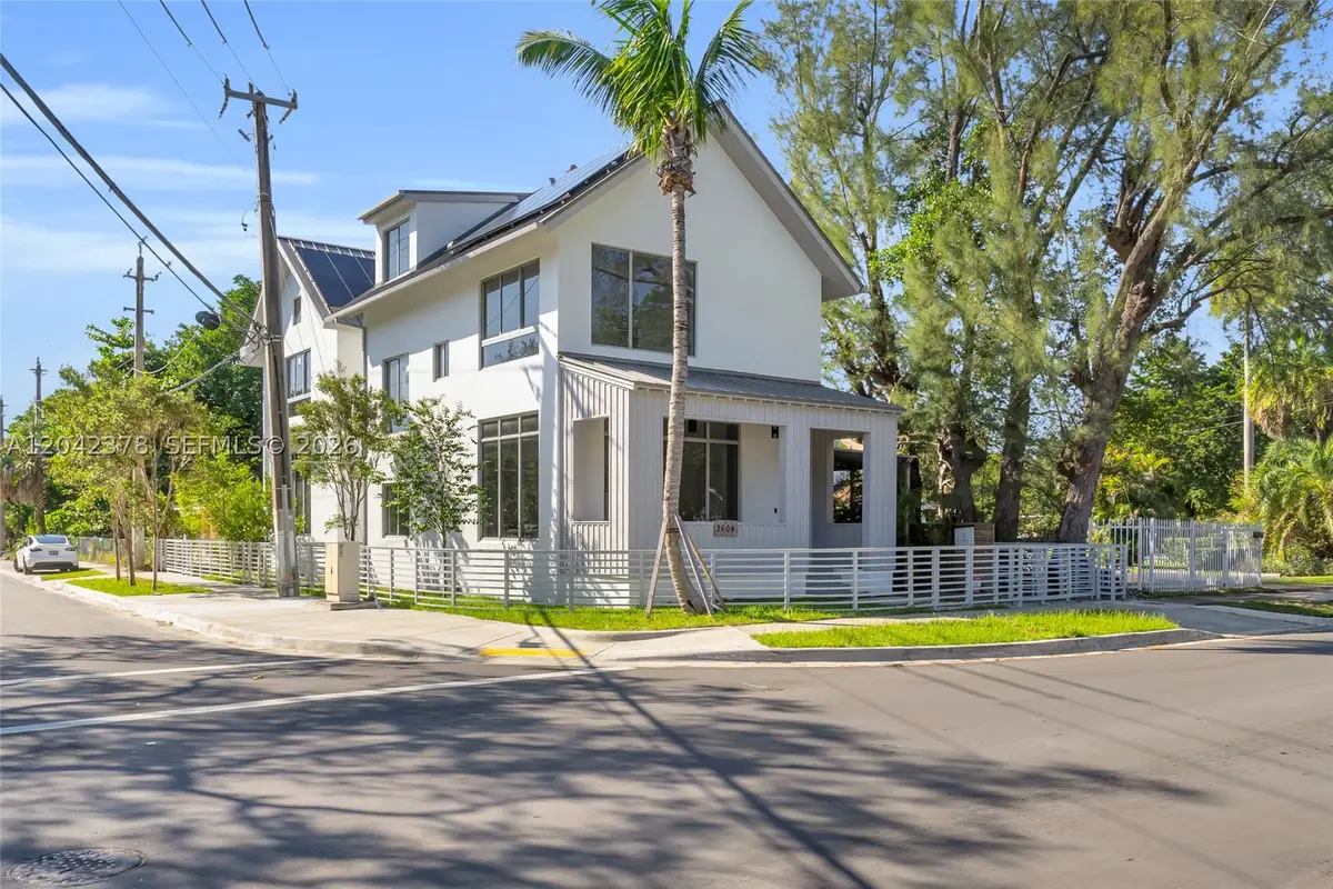 3204 Plaza St, Miami, FL 33133 - #1