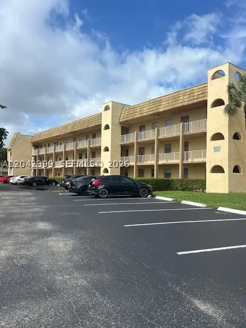 8285 Sunrise Lakes Blvd #106, Sunrise, FL 33322