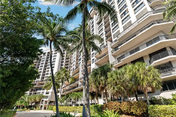 540 Brickell Key Dr #1513, Miami, FL 33131