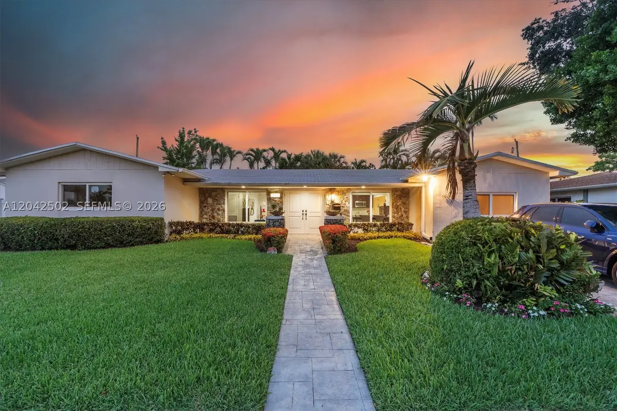 1900 NE 210th St, Miami, FL 33179 - #1
