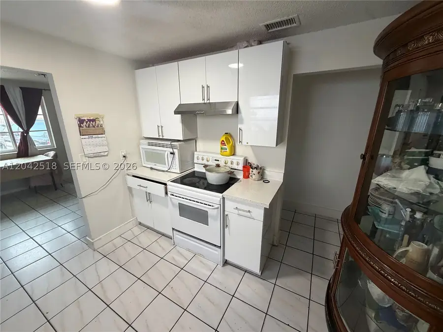 1717 NW 16th St, Miami, FL 33125 - #2