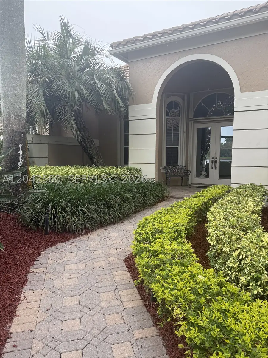 2733 Meadowood Dr, Weston, FL 33332 - #2