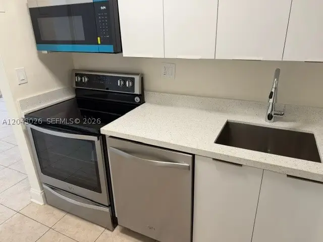 8405 NW 8th St #303, Miami, FL 33126 - #2