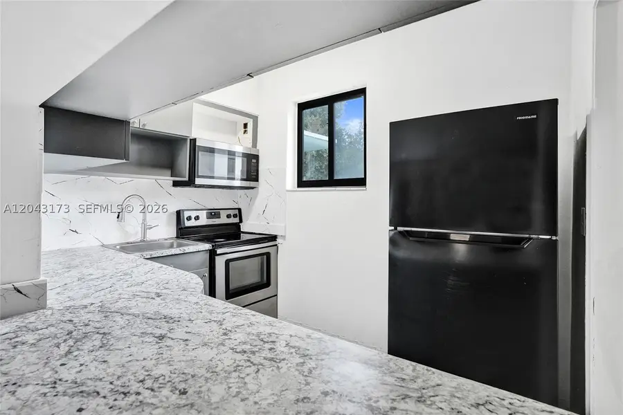 1400 NE 148th St, Miami, FL 33161 - #2