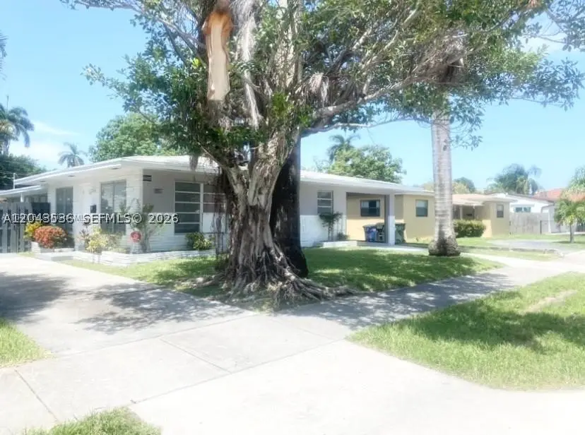 1005 NE 2nd St, Hallandale Beach, FL 33009 - #3