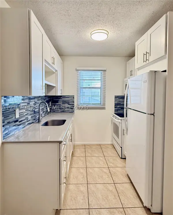 30 SE 4th Ave #206, Hallandale Beach, FL 33009