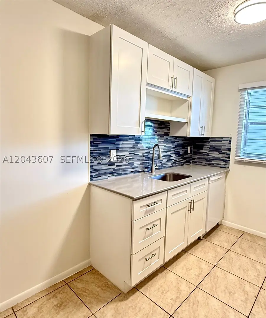 30 SE 4th Ave #206, Hallandale Beach, FL 33009 - #3