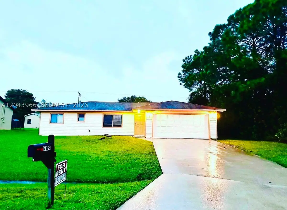 709 NW Cuxhaven St, Palm Bay, FL 32907 - #1