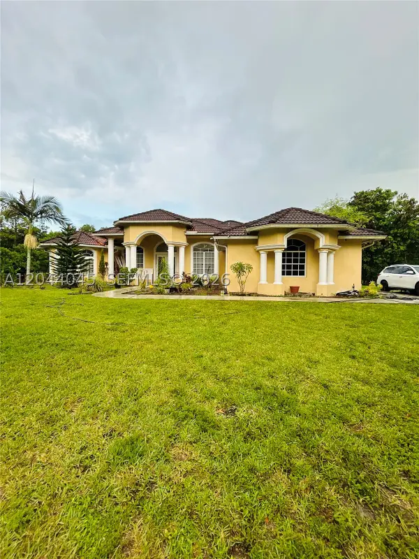 13754 N 48th Ct N, West Palm Beach, FL 33411