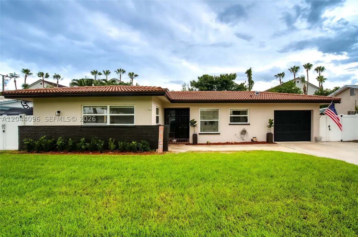 106 E Park Ln E, Hypoluxo, FL 33462 - #1