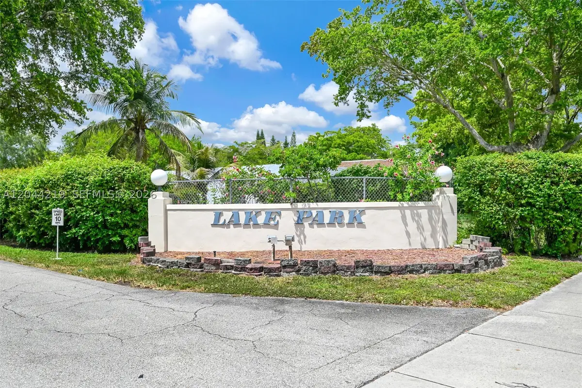 942 NE 199th St #4E, Miami, FL 33179 - #1